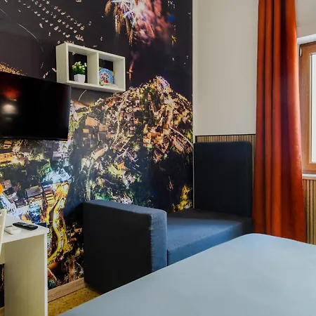 Lovely In Center Of Апартаменти