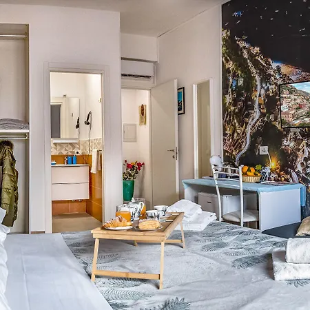 Lovely In Center Of * Sorrento